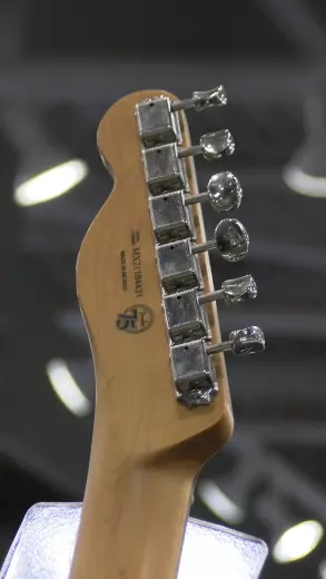 Fender - Noventa Tele 2-tone Sunburst 4